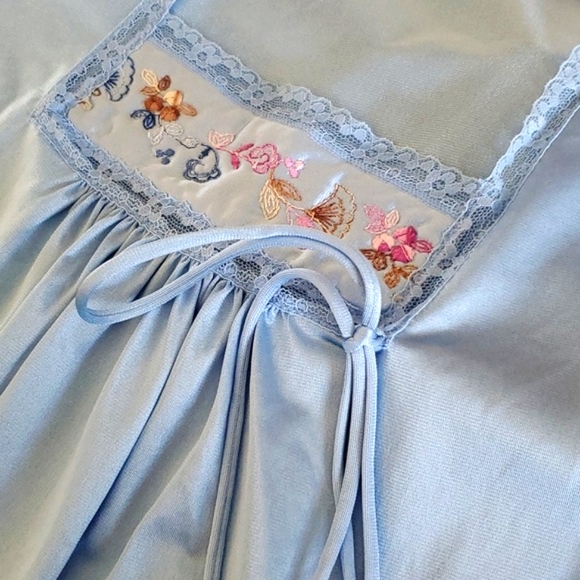 Vintage Vanity Fair Nightgown - Picture 3 of 4